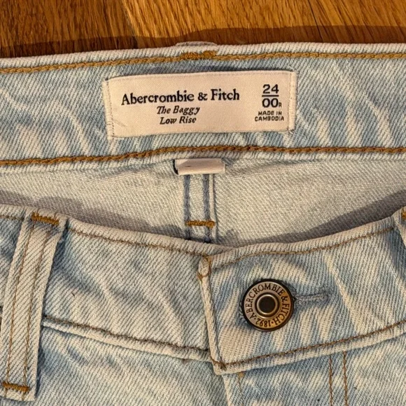 Abercrombie & Fitch Low Rise Baggy Jean - Picture 7 of 9